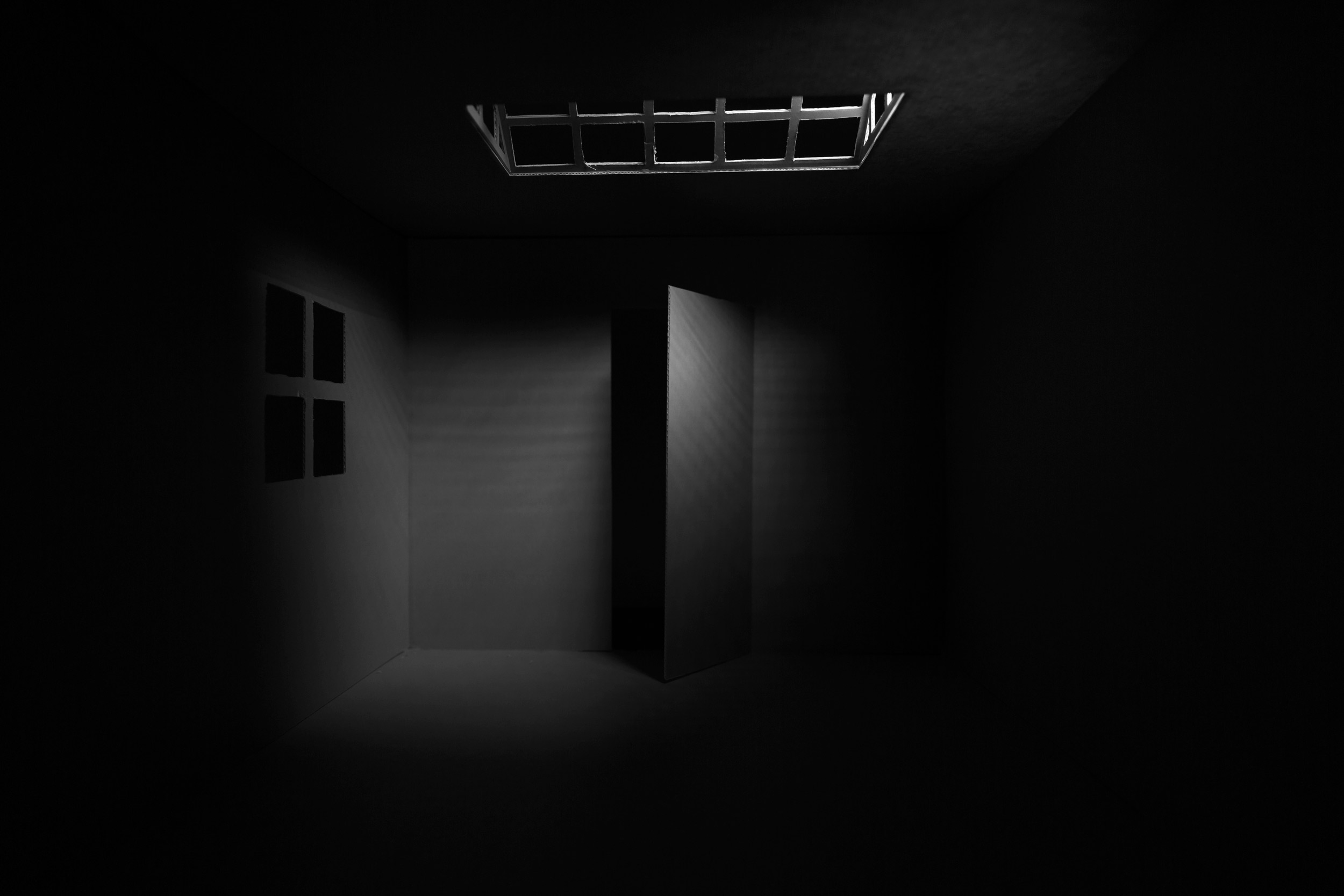 Raum und Licht (Dachfensterlicht bei offener Tür)