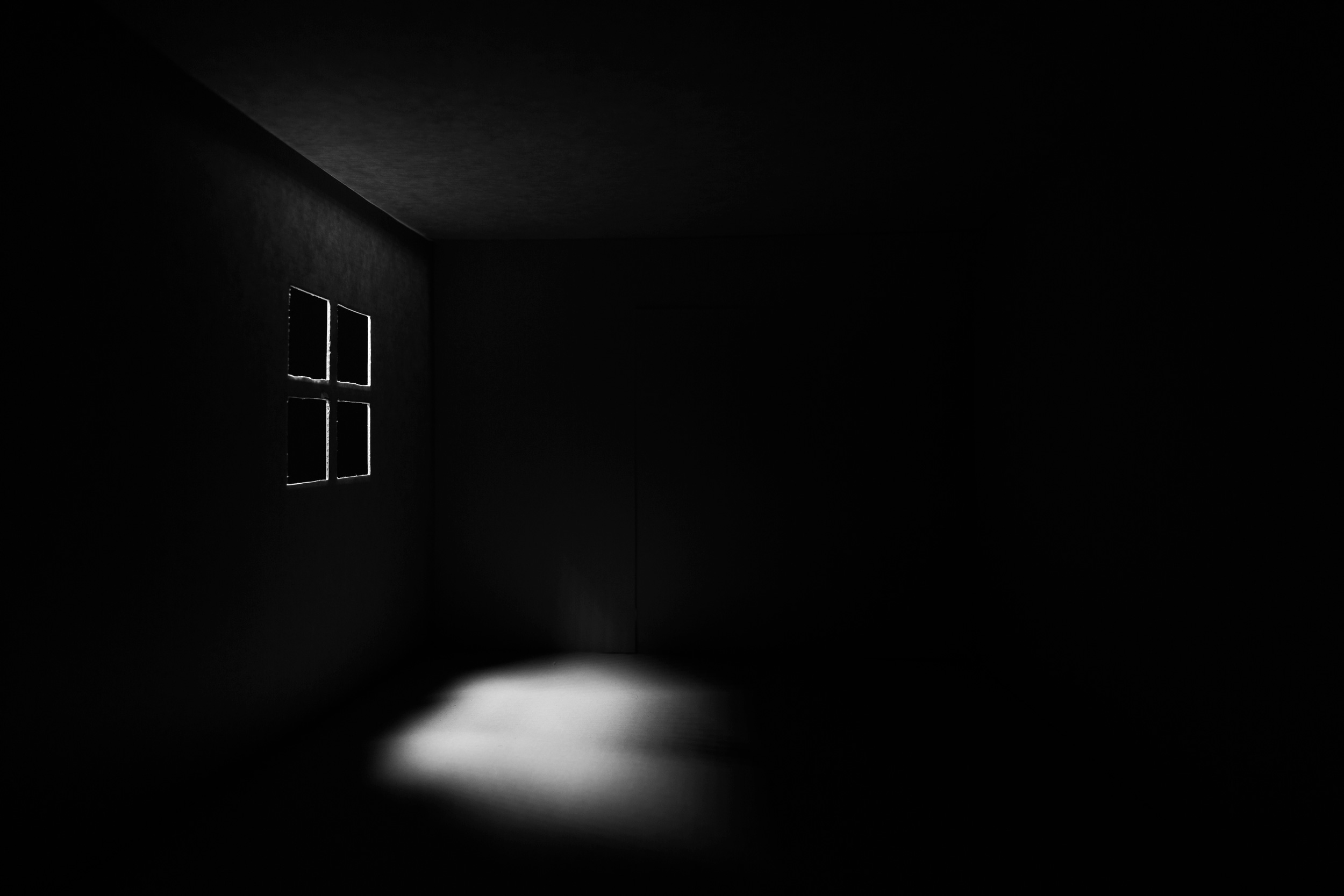 Raum und Licht (Nachtlicht durch's Fenster)